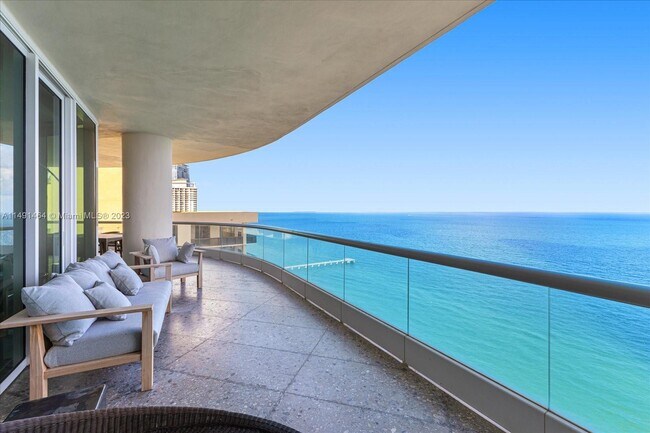 Foto del edificio - 16051 Collins Ave