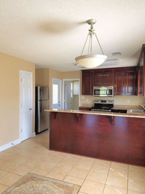 Building Photo - 3637 Club Dr