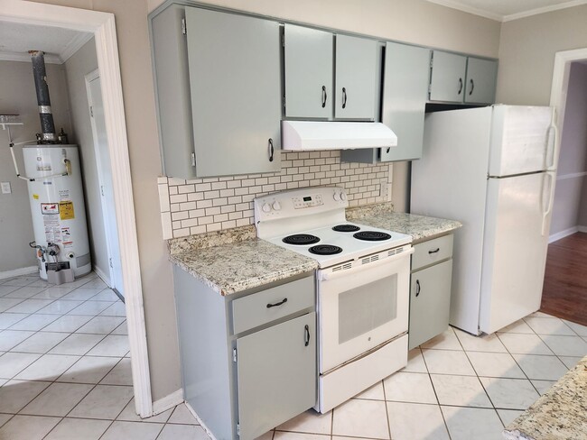 Building Photo - **Available in February " Charming 3 Bedroom 2 Bath Home in Georgetown!