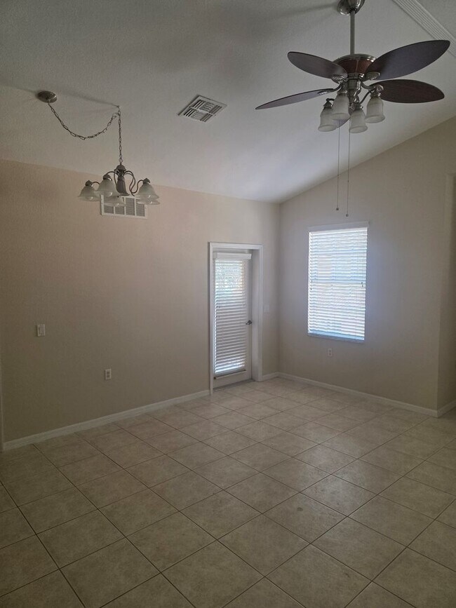 Foto del edificio - 1843 Concordia Lake Cir