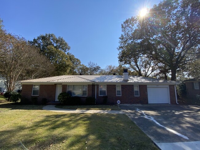 Foto del edificio - 409 Tupelo Rd Center Point, AL 35215