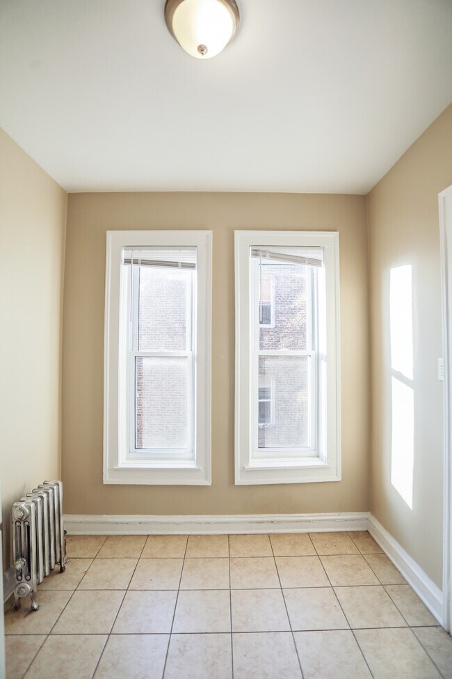 Foto del edificio - 5011 N Damen Ave