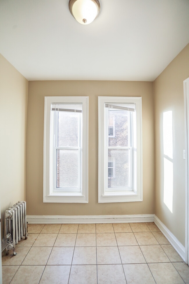 Building Photo - 5011 N Damen Ave