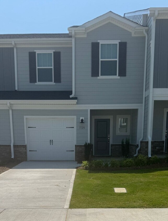Foto principal - Brand New, 3BR/2.5BA Townhouse in Monroe