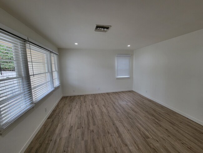 Sala de estar - 3052 Honolulu Ave