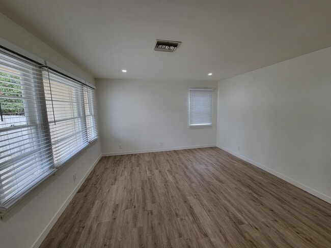 Living Room - 3052 Honolulu Ave