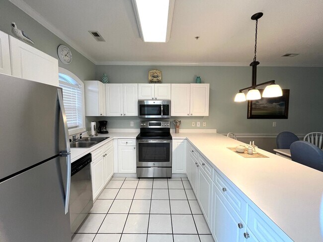 Foto del edificio - Magnolia North Furnished Two Bedroom Condo is Available Now! Overlooks the Myrtlewood Golf Course!