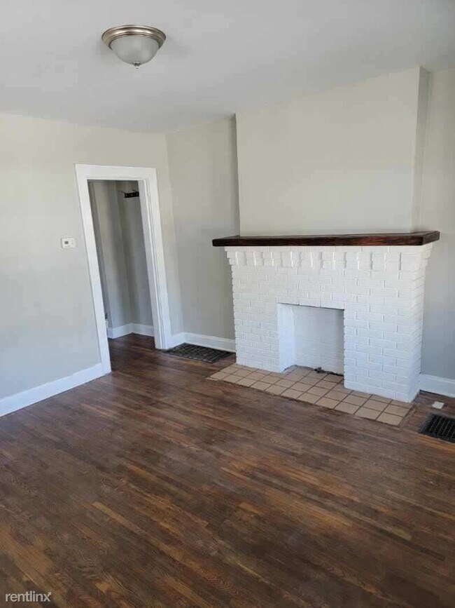 Building Photo - 2 br, 1 bath Duplex - 721 East Deshler Ave...