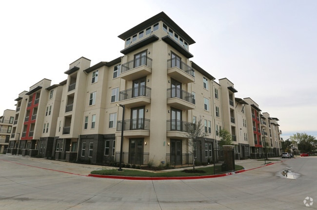 Building Photo - Oxford At Lake View