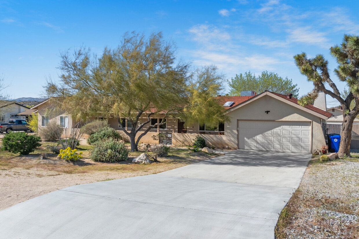 Primary Photo - 58328 Bonanza Dr