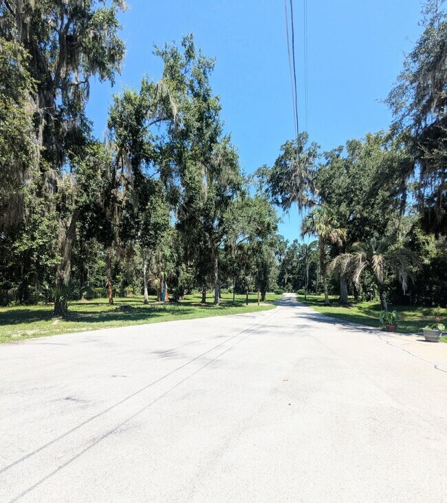 Foto del edificio - 5650 NW 219th Street Rd