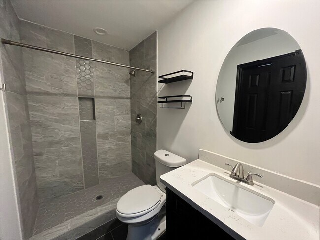 Foto del edificio - 2115 Redcliff Dr