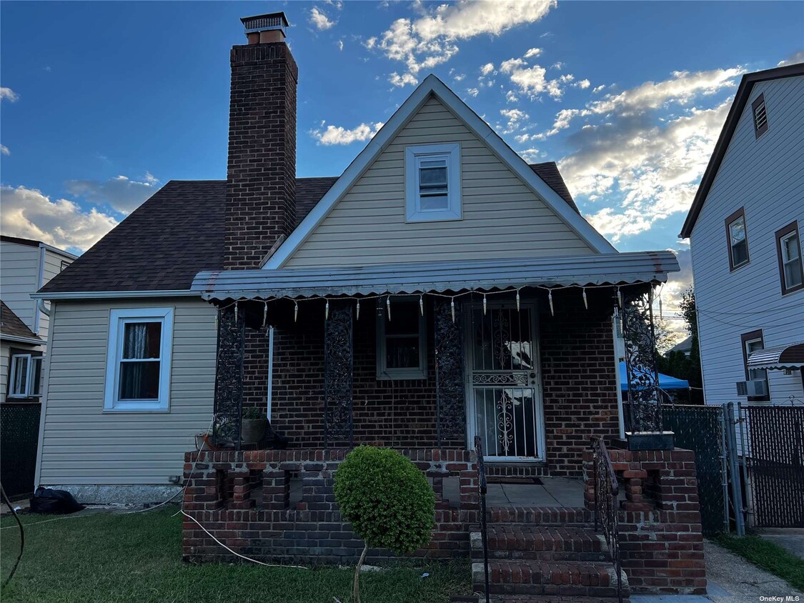 Primary Photo - 85-40 253rd St