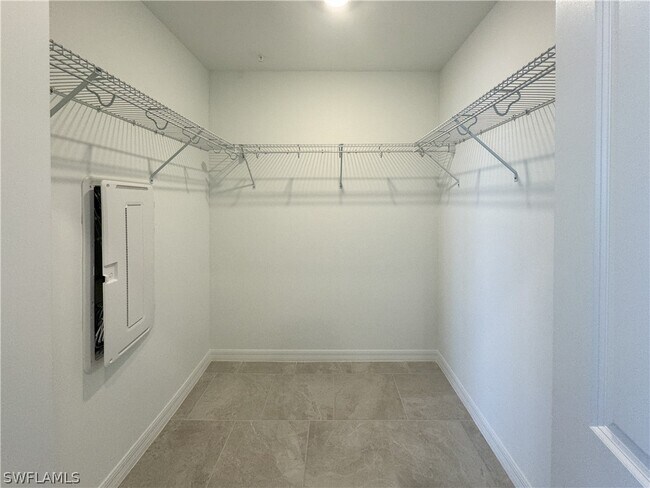 Building Photo - 5698 Melbourne Ct