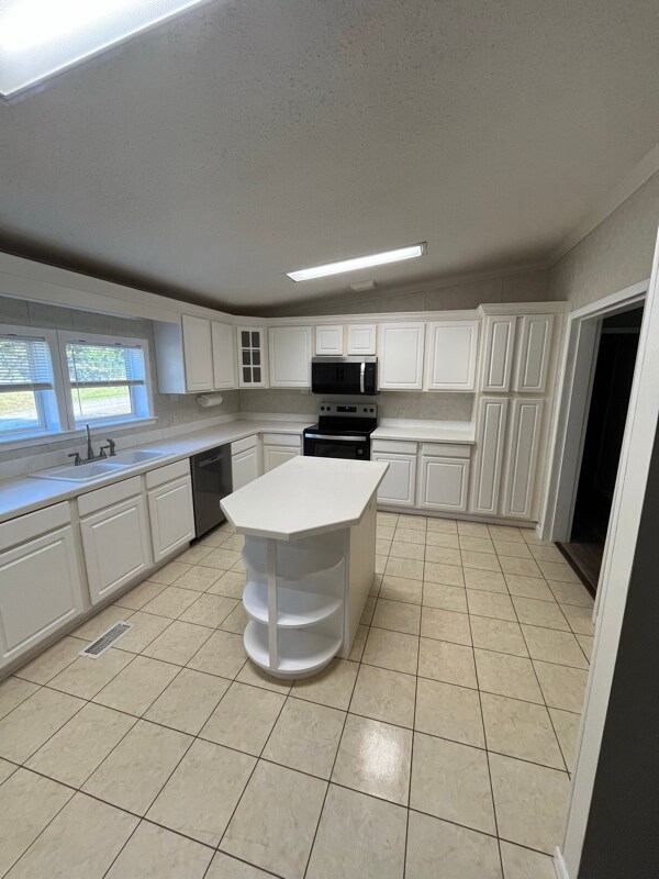 Foto del edificio - 16 Madison Dr