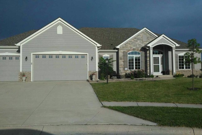 Foto del edificio - 7905 Shady Lake Dr