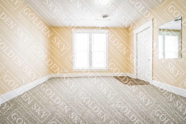 Building Photo - 907 S Beacon St