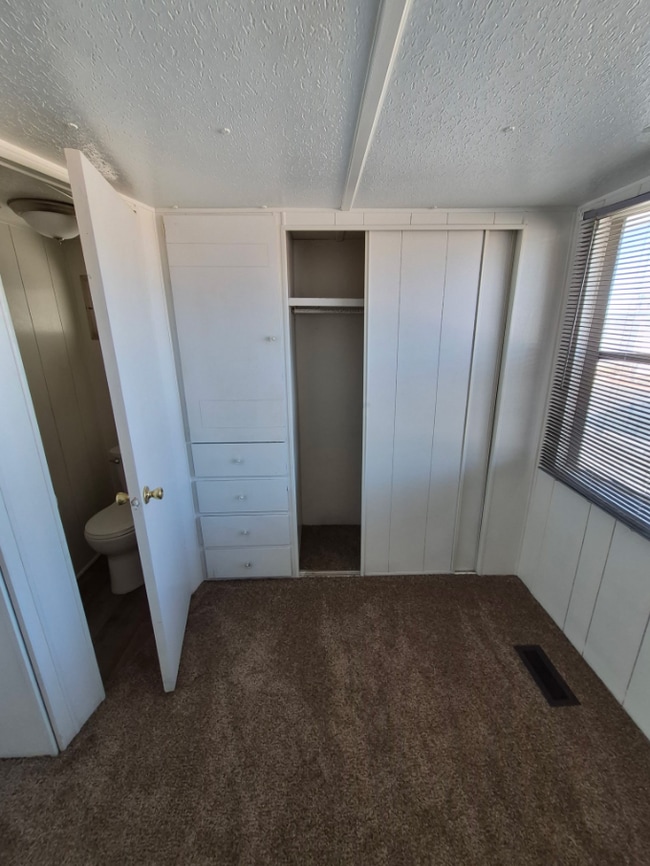 Building Photo - 3601 E Wyoming Ave