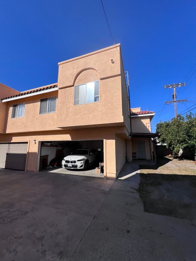 Building Photo - 228 S Avenue 18