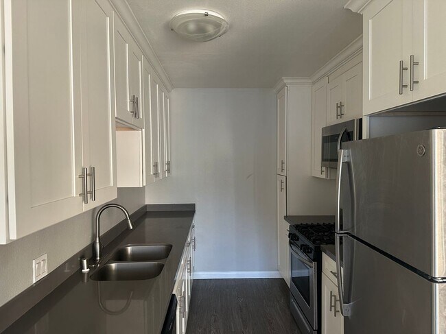 Foto del edificio - 5840 Hazeltine Ave