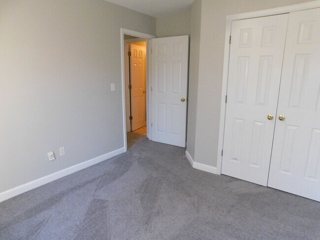 Foto del edificio - 4 bedroom 2.5 bath newly renovated