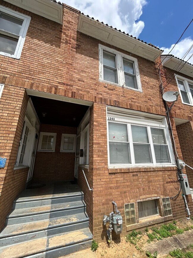 Building Photo - 1243 Dayton St
