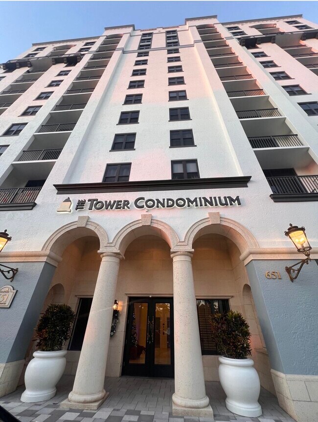 Foto del edificio - 651 Okeechobee Blvd