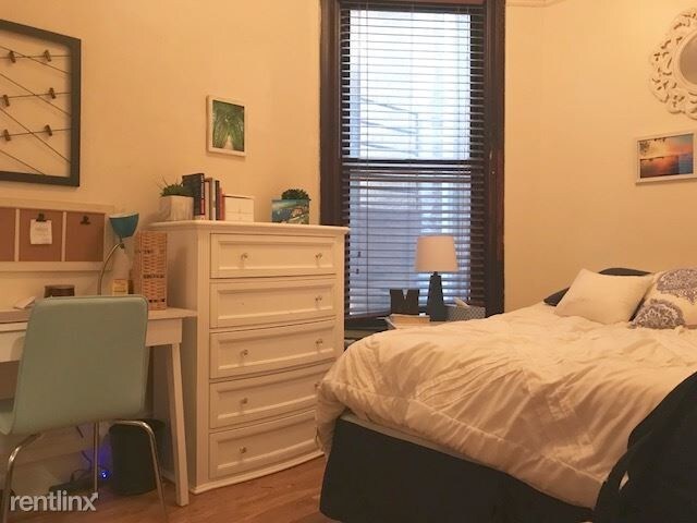 Building Photo - 3737 N Kenmore Ave