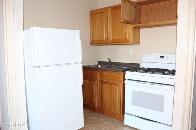 Building Photo - 1 br, 1 bath  - 68 W 238th St E44