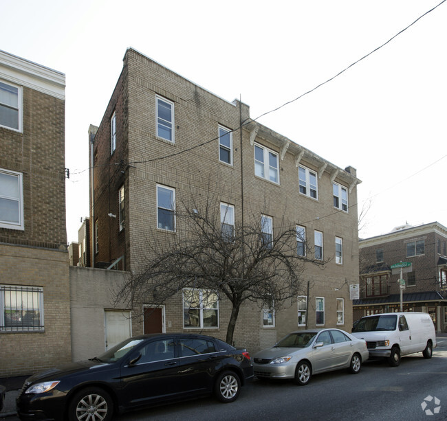Building Photo - 645-647 Bainbridge St