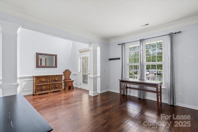Foto del edificio - 9920 Eden Hall Ct