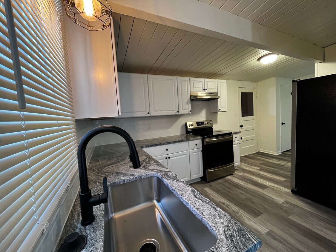 12501 E 46th Terrace S, Independence, MO 64055 House for Rent in