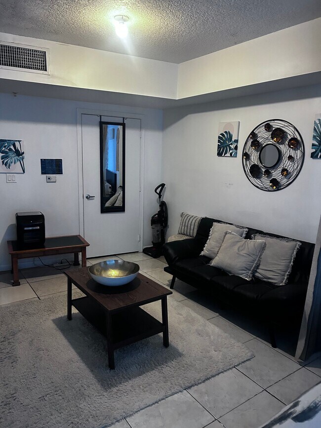 Foto del edificio - 1850 N Bayshore Dr
