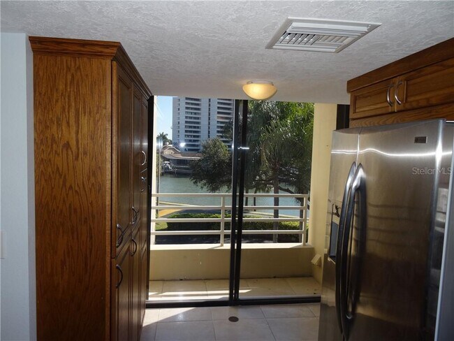 Building Photo - 2785 Kipps Colony Dr S