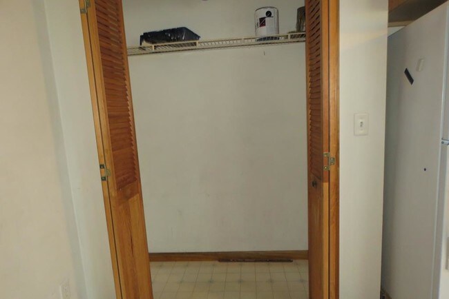 Foto del edificio - 120 N Hopkins St