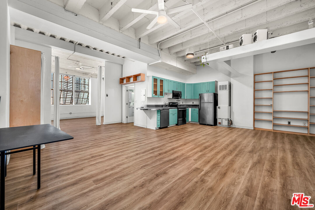 Primary Photo - 312 W 5th St