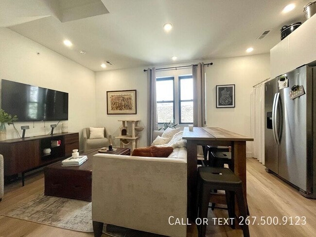 Building Photo - 930 N 2nd St