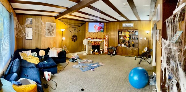 Building Photo - 225 Jones Ave