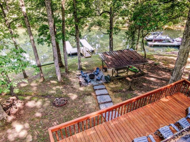 Primary Photo - 7118 Beargrass Rd