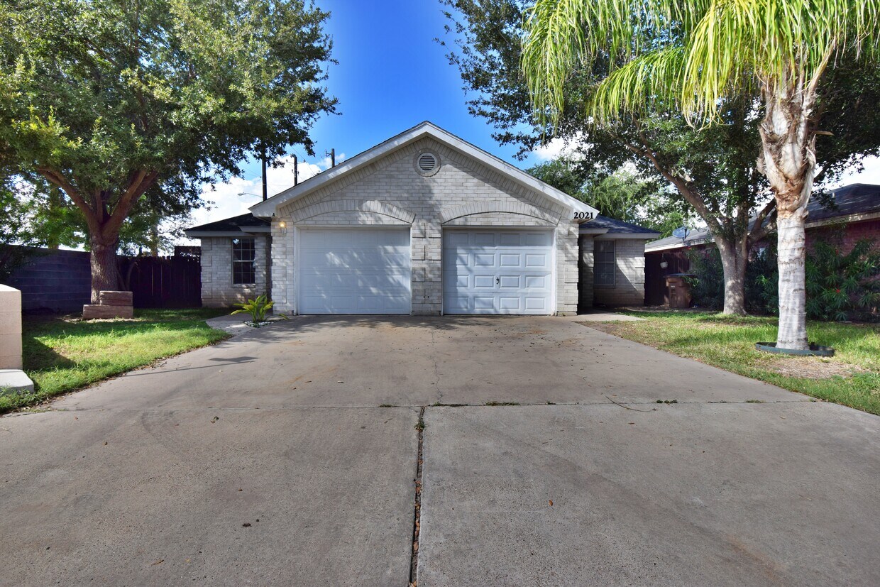 2021 La Cantera St, Edinburg, TX 78541 Townhome Rentals in Edinburg