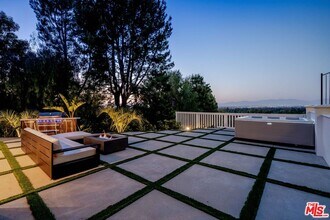 Building Photo - 16725 Oak View Dr