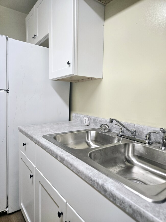 Building Photo - 774 Villa Crest Ave