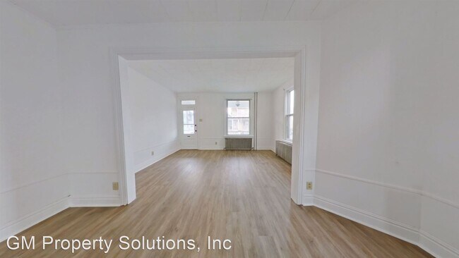 Building Photo - 3 br, 1 bath House - 608 N Railroad Street...