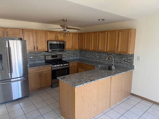 Foto del edificio - Don’t miss out on this 3Br, 2.5Ba