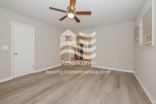 Foto del edificio - 1748 Emerson Ave