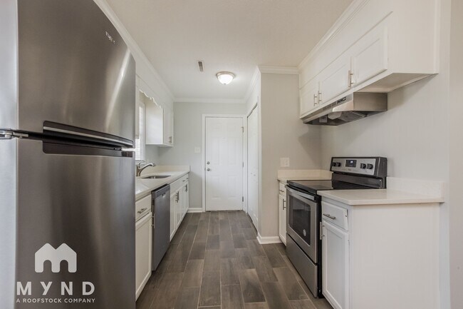 Building Photo - 706 Noles Dr