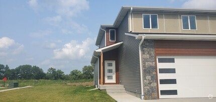 Building Photo - 880 Titan Dr
