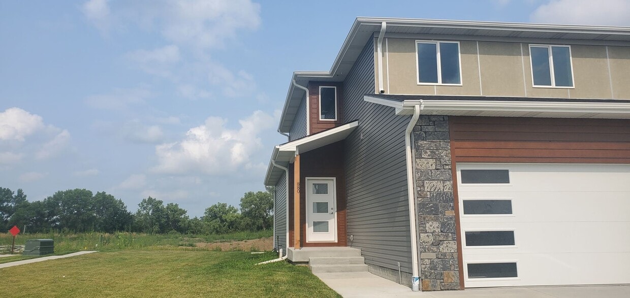 Foto principal - Brand New Townhome