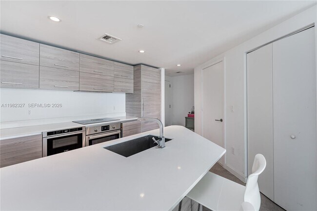 Foto del edificio - 1300 S Miami Ave