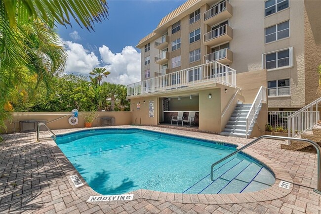 Foto del edificio - 1050 SE 15th St